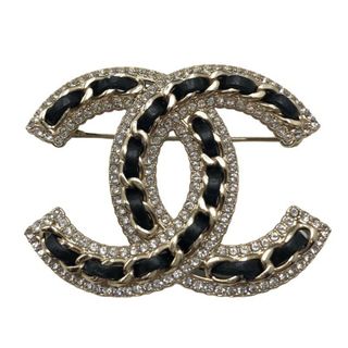 新品★新作 今季秋冬 CHANEL ロゴ ブローチ チェーン レザー シャネル