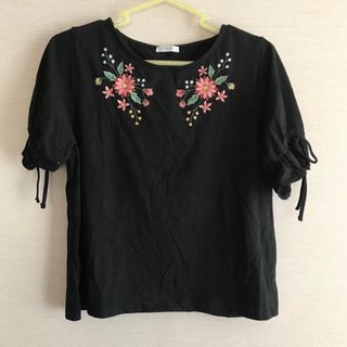 ハニーズ(HONEYS)の◎お花刺繍◎ Tシャツ 【D】 ブラック(Tシャツ(半袖/袖なし))