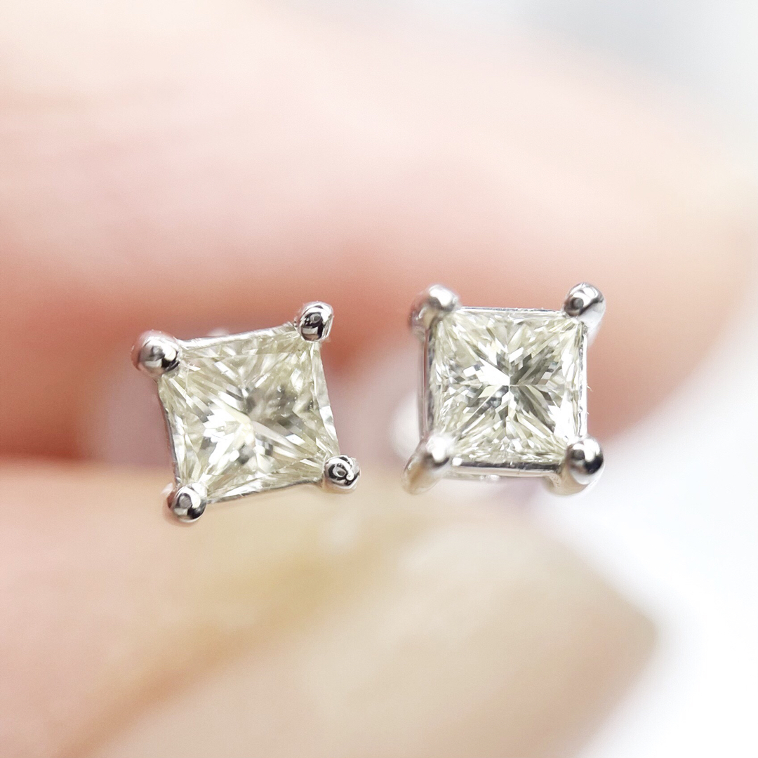 計0.30ct 天然ダイヤモンド プリンセスカット PT900 ピアス-