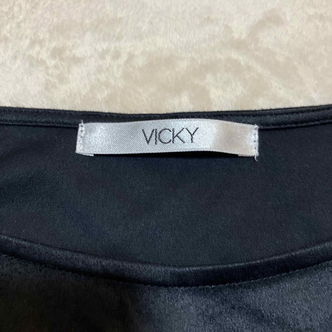 VICKY(ビッキー)のVICKY カットソー　M ブラック レディースのトップス(カットソー(半袖/袖なし))の商品写真