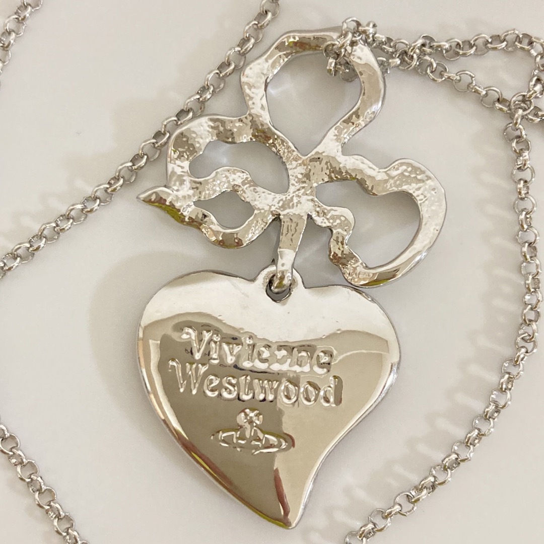 Vivienne Westwood(ヴィヴィアンウエストウッド)のヴィヴィアン　リボンハートネックレス　レッド レディースのアクセサリー(ネックレス)の商品写真