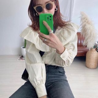 マウジー(moussy)のMOUSSY マウジー ROUND FRILL ブラウス 新品タグ付き(シャツ/ブラウス(長袖/七分))