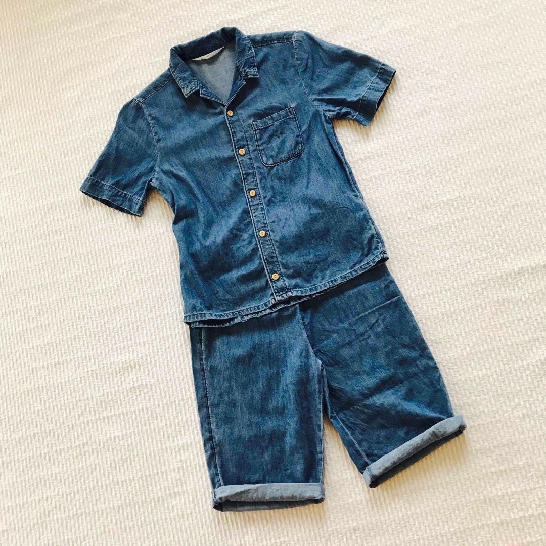 H&M(エイチアンドエム)のデニムの可愛いセットアップ キッズ/ベビー/マタニティのキッズ服男の子用(90cm~)(Tシャツ/カットソー)の商品写真