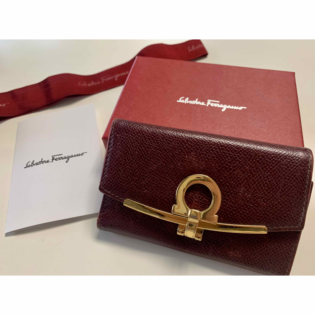 Salvatore Ferragamo(サルヴァトーレフェラガモ)の【正規品】サルヴァトーレ　フェラガモ　キーケース　ボルドー レディースのファッション小物(キーケース)の商品写真