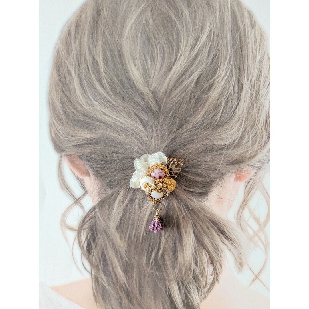 【No.49】揺れるお花とゴールドカボションのポニーフック♡ ハンドメイド