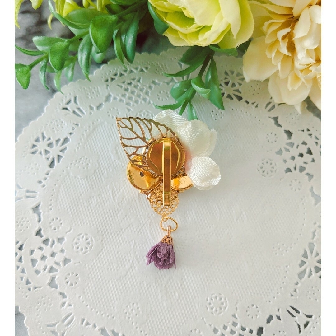【No.49】揺れるお花とゴールドカボションのポニーフック♡ ハンドメイド
