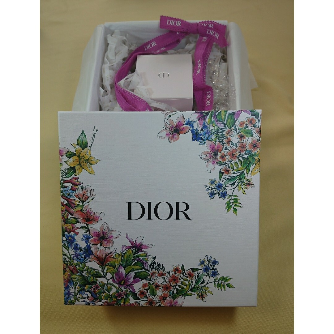 Dior(ディオール)のお値下げ！【Dior】ミスディオールバスパール(ギフトボックス付き) コスメ/美容のボディケア(入浴剤/バスソルト)の商品写真