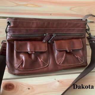 ダコタ(Dakota)のDakota ダコタ　ショルダーバッグ　チョコ　ブラウン　メンズ　レディース(ショルダーバッグ)