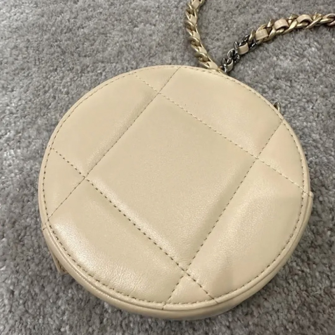 CHANEL19 ラウンド  バッグ  ショルダーバッグ 斜め掛け♡ハンドバッグ