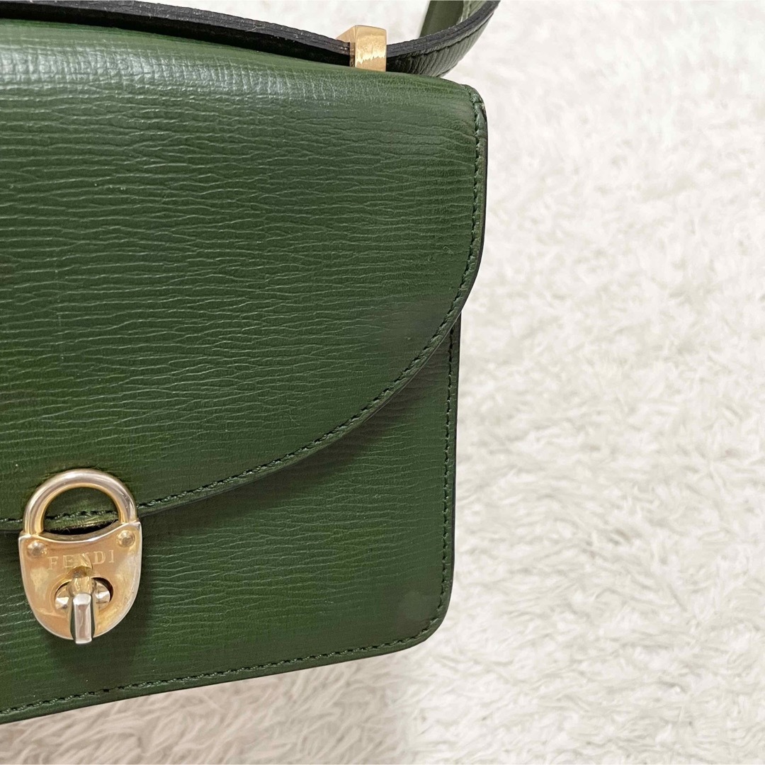 FENDI ショルダーバッグ ターンロック ゴールド金具 ロゴ刻印 保存袋