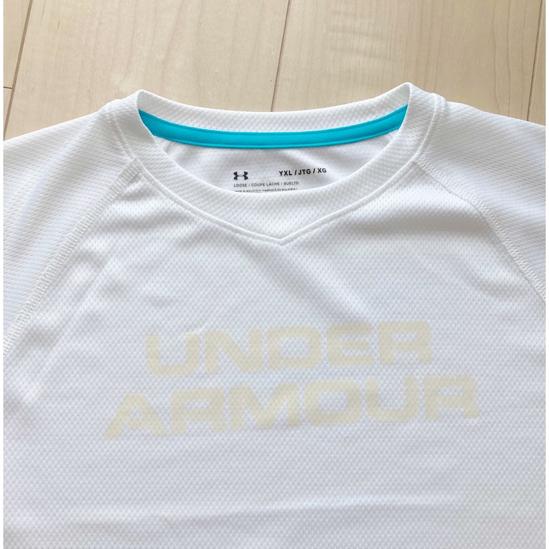 UNDER ARMOUR(アンダーアーマー)のUNDER ARMOUR  Ｔシャツ　YXL キッズ/ベビー/マタニティのキッズ服男の子用(90cm~)(Tシャツ/カットソー)の商品写真