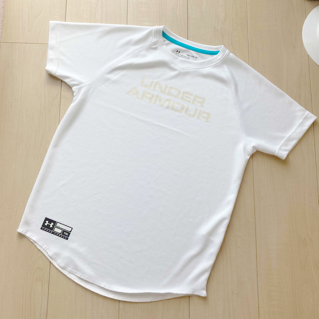 UNDER ARMOUR(アンダーアーマー)のUNDER ARMOUR  Ｔシャツ　YXL キッズ/ベビー/マタニティのキッズ服男の子用(90cm~)(Tシャツ/カットソー)の商品写真