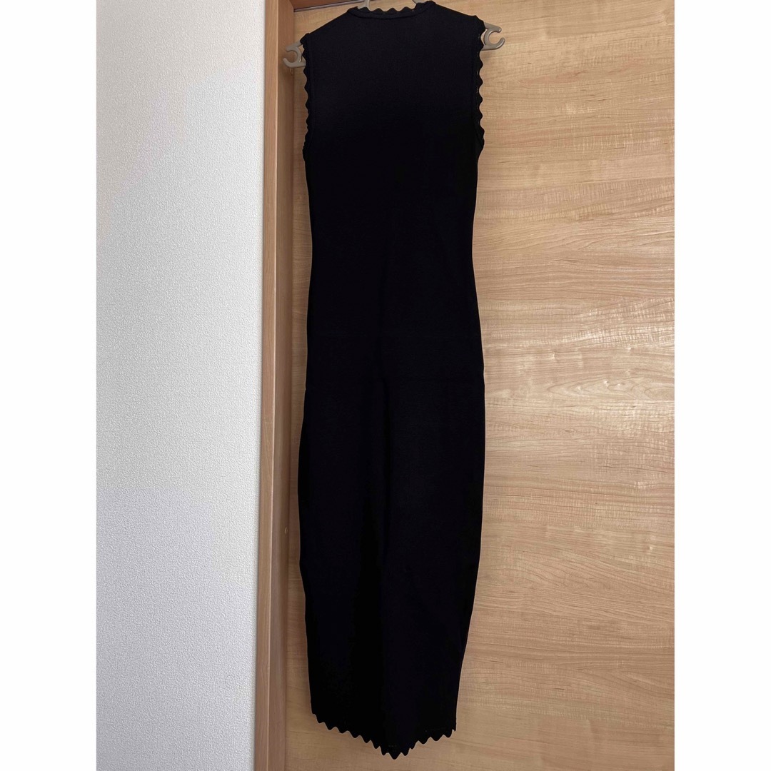 ZARA(ザラ)のZARA スカラップニットドレス ブラック サイズS レディースのワンピース(ロングワンピース/マキシワンピース)の商品写真