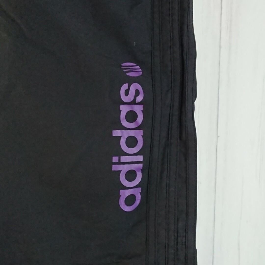 adidas(アディダス)のadidas＊ハーフパンツ クロップド ロゴ プリント 黒 パープル L レディースのパンツ(ハーフパンツ)の商品写真