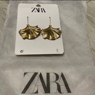 ザラ(ZARA)のZARA ピアス　新品　ゴールド　リーフ(ピアス)