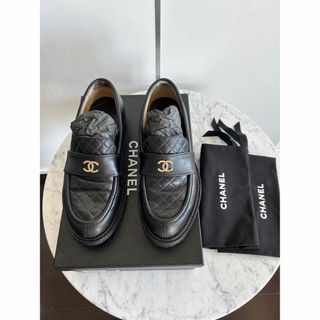 シャネル(CHANEL)の値下げしました🖤シャネル　ロゴ　ローファー　36(ローファー/革靴)