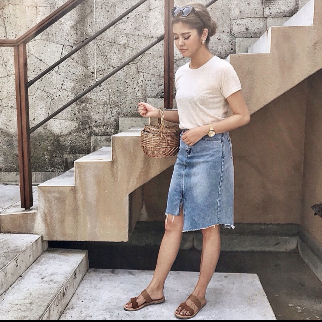 room306 CONTEMPORARY(ルームサンマルロクコンテンポラリー)のroom306 美品Light Wash Denim Skirt デニムスカート レディースのスカート(ひざ丈スカート)の商品写真