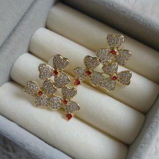 新品☆フラワー☆ジルコニアピアス(ピアス)