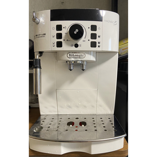 デロンギ(DeLonghi)のデロンギ 全自動コーヒーメーカー マグニフィカS ECAM22112W(コーヒーメーカー)