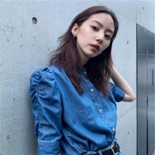 マウジー(moussy)の週末限定値下げ！moussy デニムパフスリーブトップス(シャツ/ブラウス(半袖/袖なし))