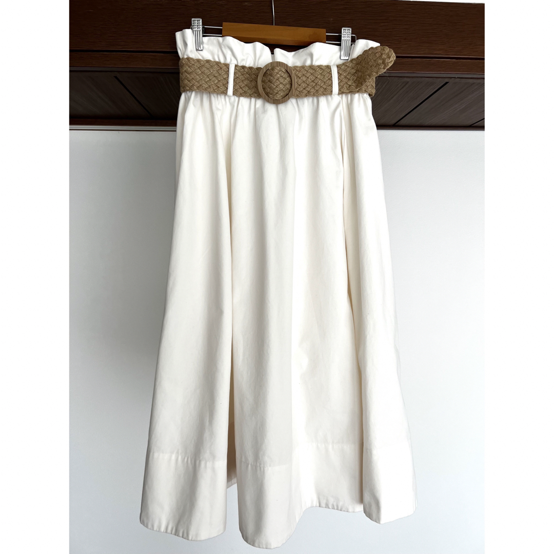 H&M(エイチアンドエム)のH&M ベルト付きスカート　ホワイト レディースのスカート(ロングスカート)の商品写真
