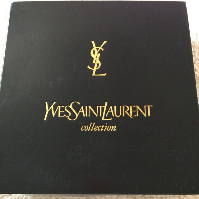 Yves Saint Laurent Beaute(イヴサンローランボーテ)のイブサンローラン お皿セット インテリア/住まい/日用品のキッチン/食器(食器)の商品写真