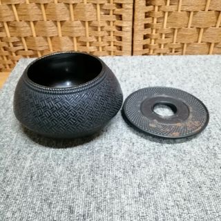 イワチュウ(岩鋳)の南部鉄器　茶釜　岩鋳　台座付き　東北産(調理道具/製菓道具)