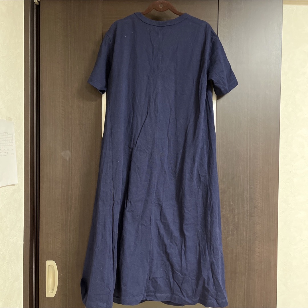GU(ジーユー)の美品 ＧＵ紺色両ポケットワンピース S レディースのワンピース(ロングワンピース/マキシワンピース)の商品写真