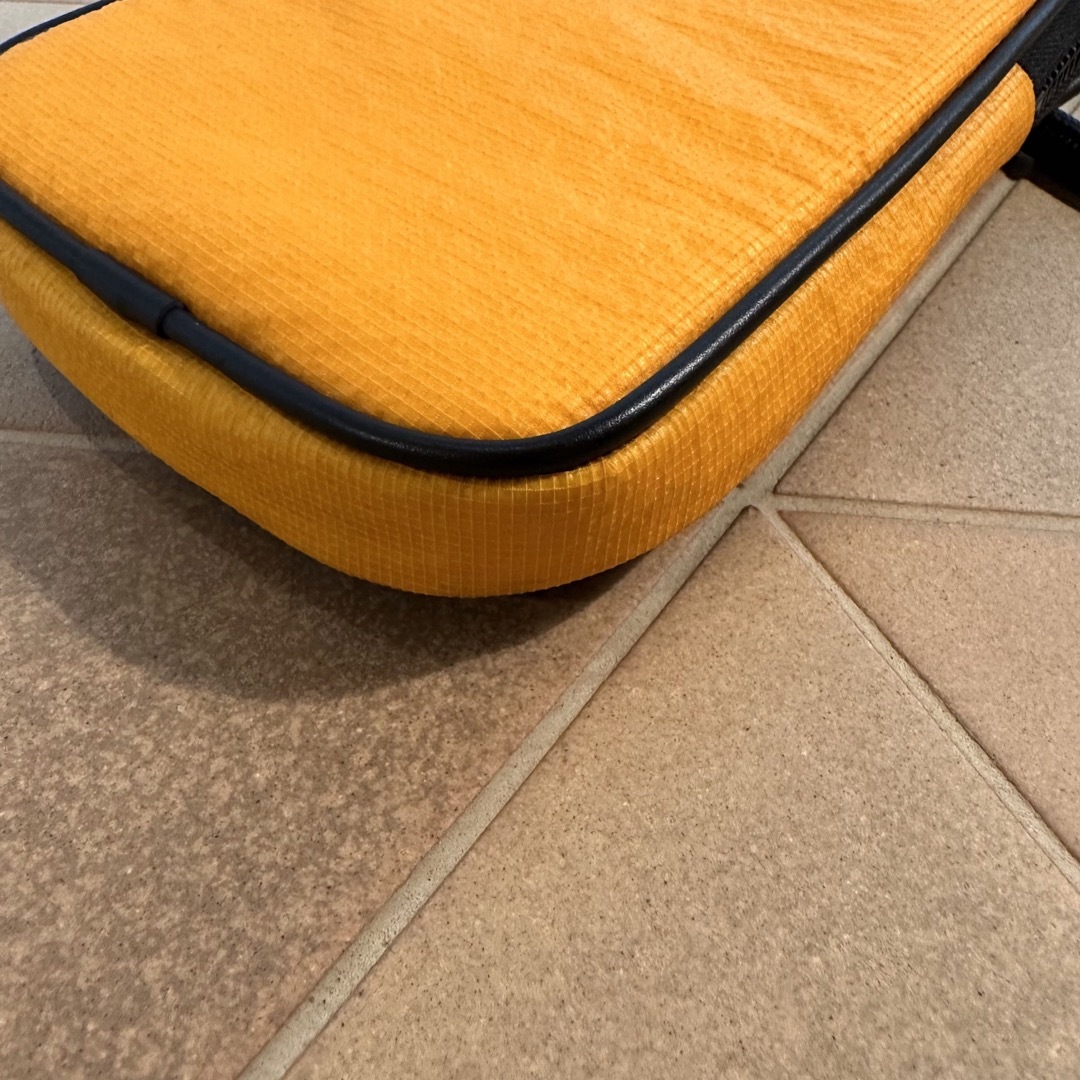 MONCLER ミニショルダーバッグ スマートフォンケース フォンホルダー