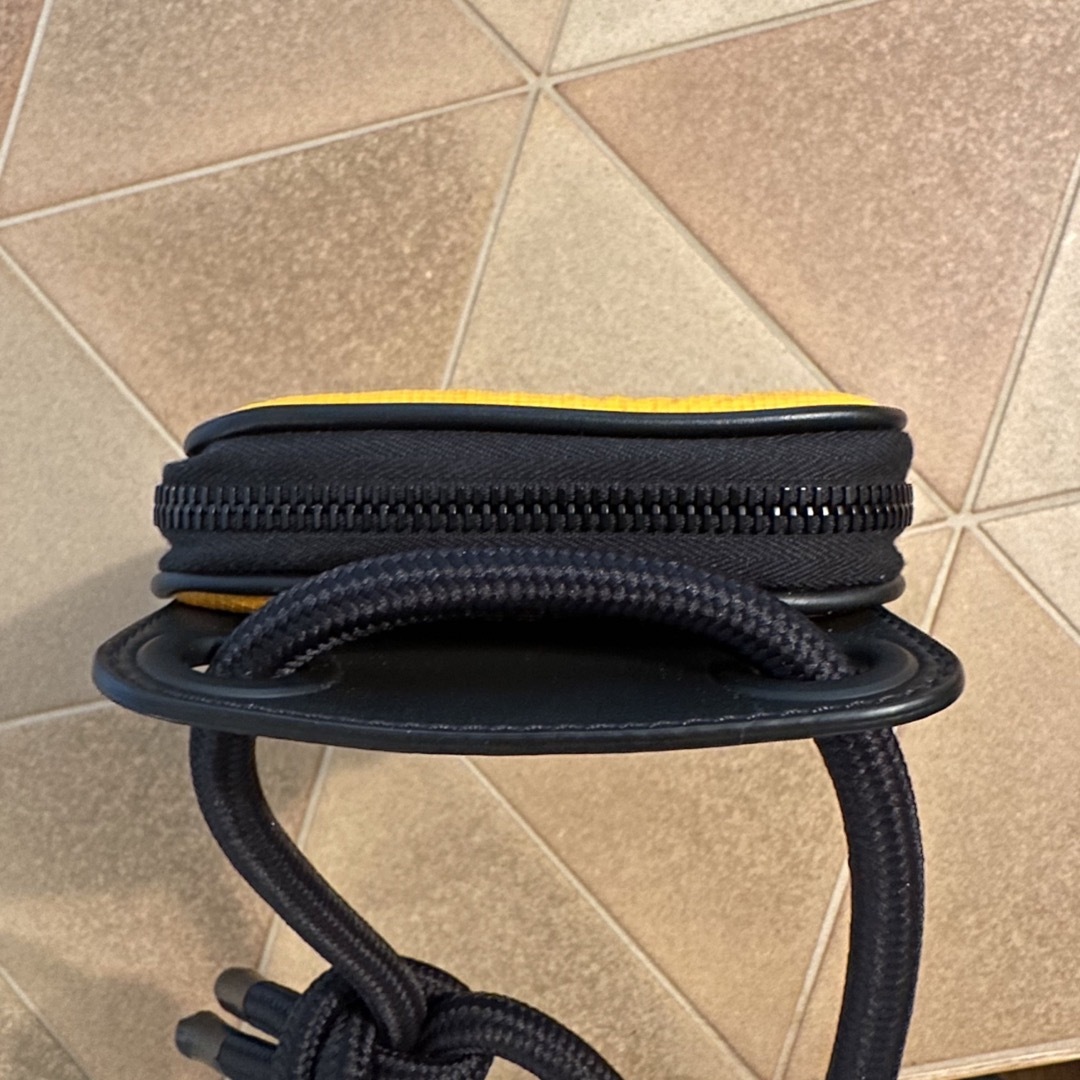 MONCLER ミニショルダーバッグ スマートフォンケース フォンホルダー