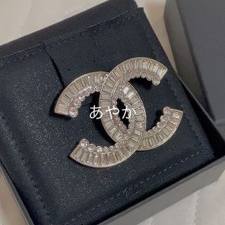 シャネル(CHANEL)のシャネル　ブローチ　クリスタル(ブローチ/コサージュ)