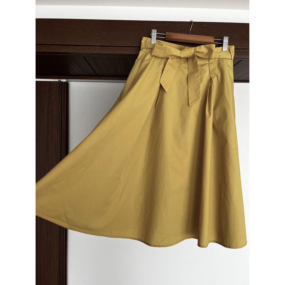 Simplicite(シンプリシテェ)のリボン付きスカート　マスタード　イエロー レディースのスカート(ひざ丈スカート)の商品写真