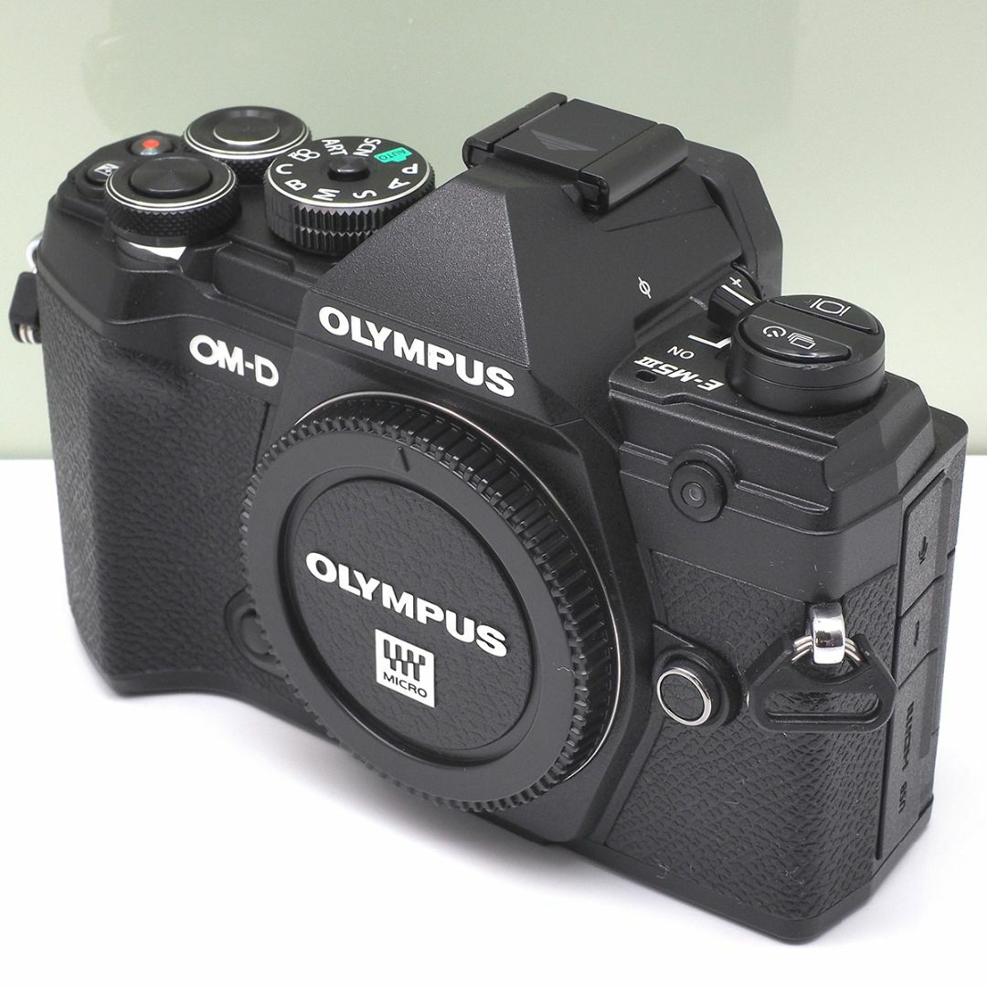 OLYMPUS(オリンパス)のシャッター数2600回 OM-D E-M5 MarkⅢ ボディ ブラック スマホ/家電/カメラのカメラ(ミラーレス一眼)の商品写真