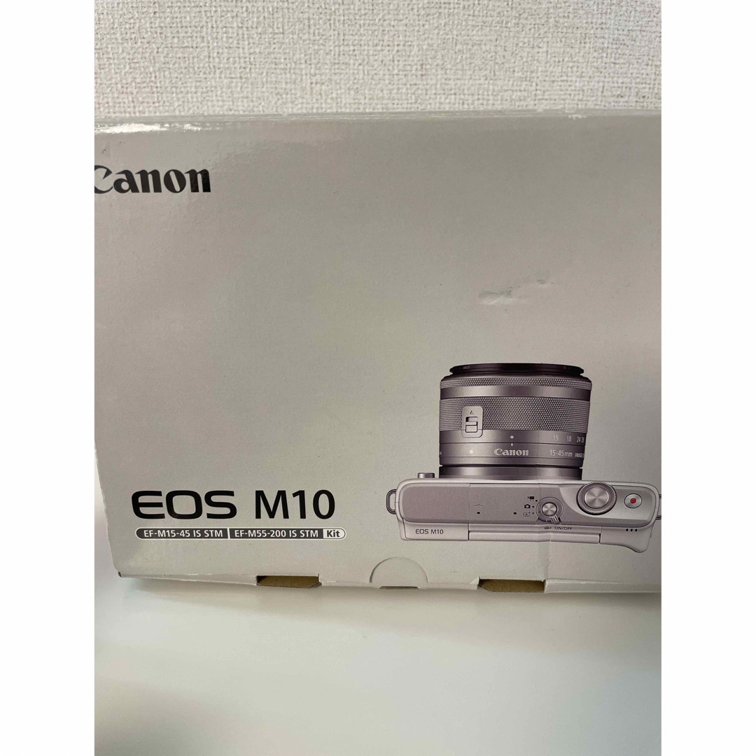 Canon(キヤノン)のCanon  EOS M10 Wズームキット WH(レンズガード、ケース付き) スマホ/家電/カメラのカメラ(ミラーレス一眼)の商品写真