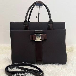 サルヴァトーレフェラガモ(Salvatore Ferragamo)の【極美品✨】フェラガモ ヴァラリボン 2way ハンドバッグ　ブラウン(ハンドバッグ)