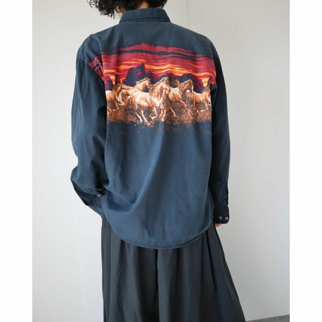 ART VINTAGE(アートヴィンテージ)の【vintage】夕日 馬 デザイン ルーズ ボタンダウン長袖シャツ レトロ L メンズのトップス(シャツ)の商品写真