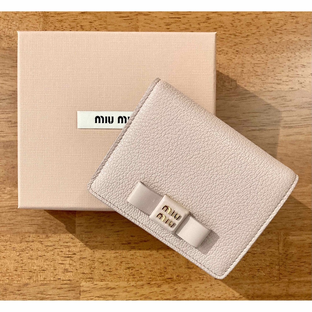 新品未使用】miumiu マドラス フィオッコ リボン ウォレット 折財布-