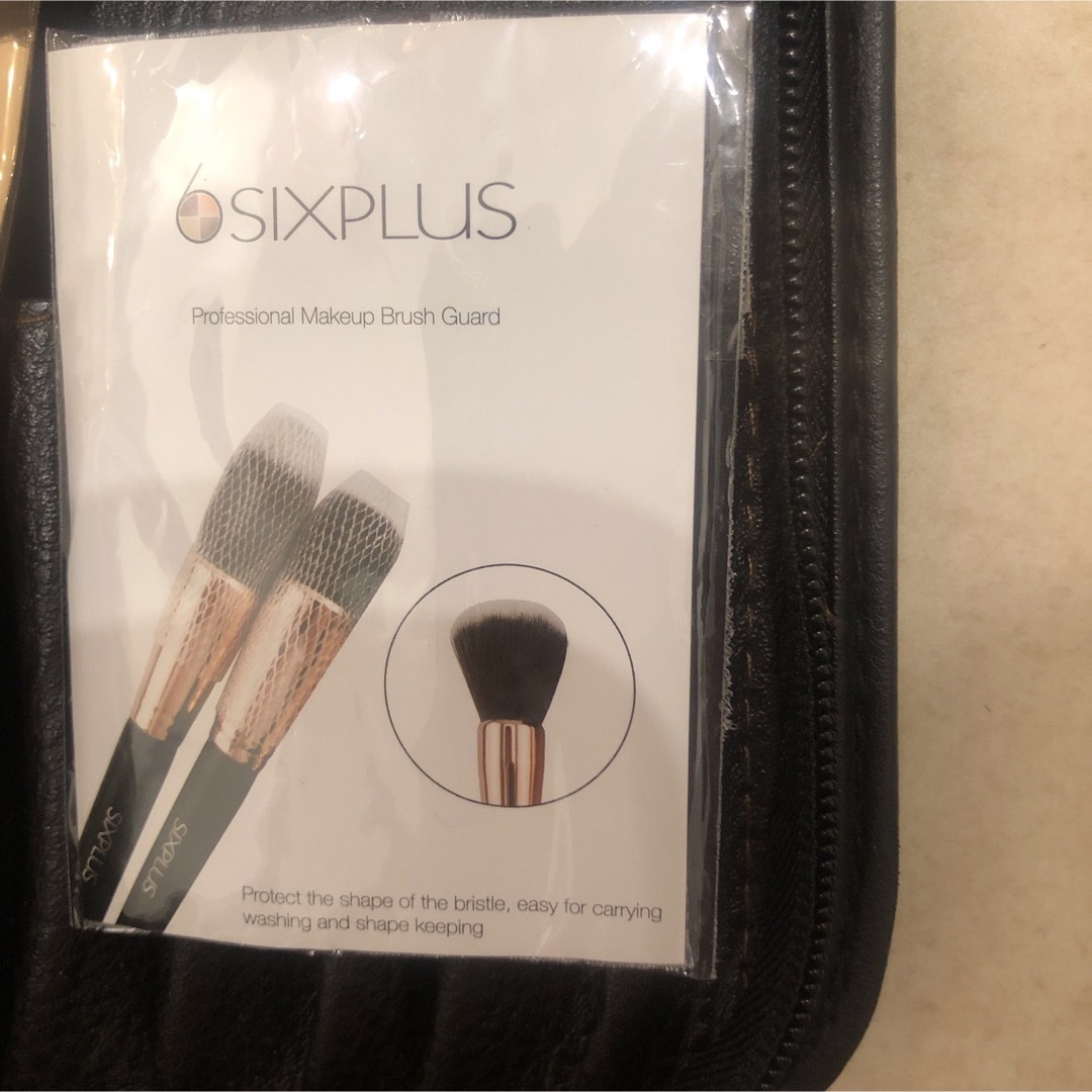 SIXPLUS(シックスプラス)のsix plus メイクブラシ4本　ポーチ コスメ/美容のメイク道具/ケアグッズ(ブラシ・チップ)の商品写真