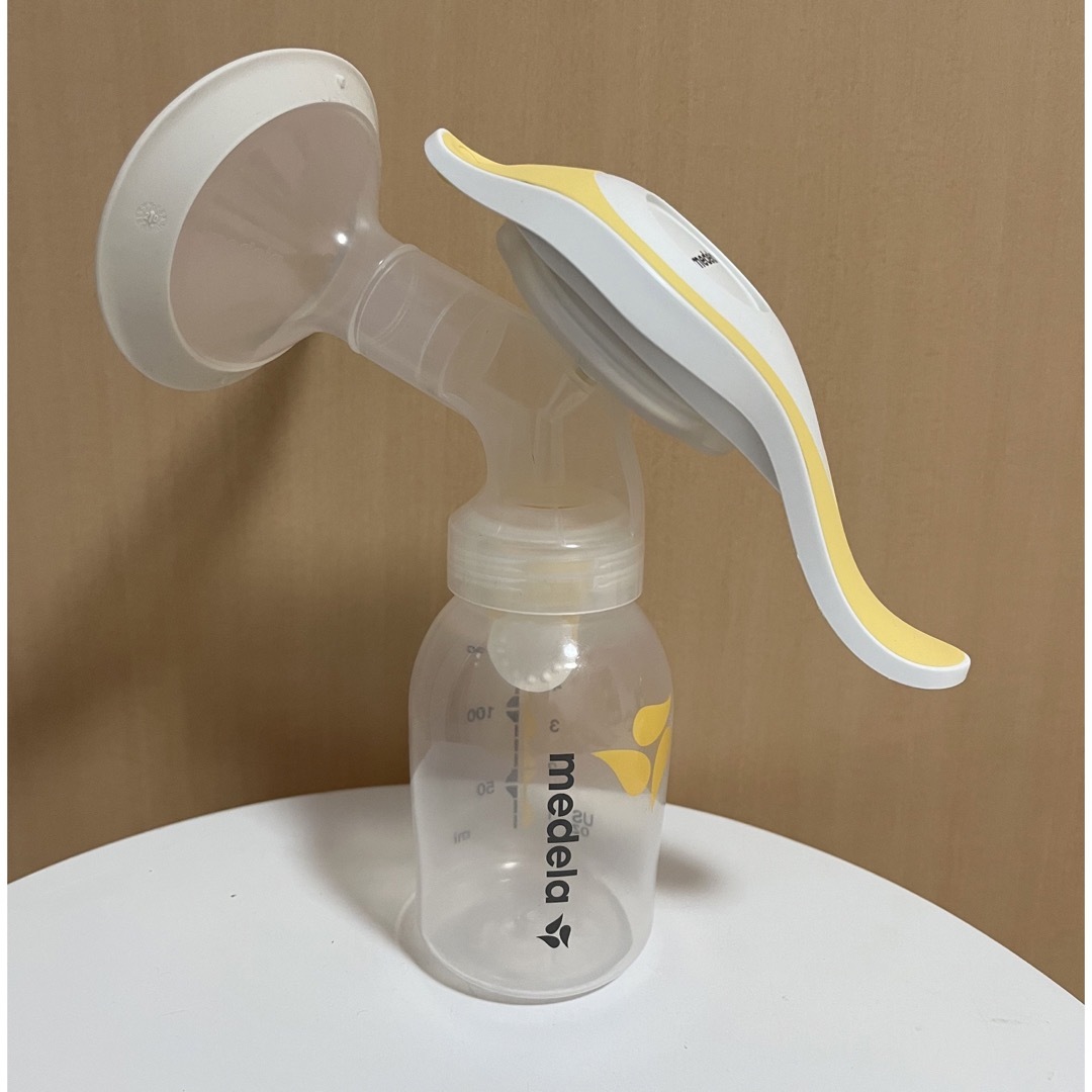 medela(メデラ)のmedela メデラ 搾乳器 手動 キッズ/ベビー/マタニティのマタニティ(その他)の商品写真