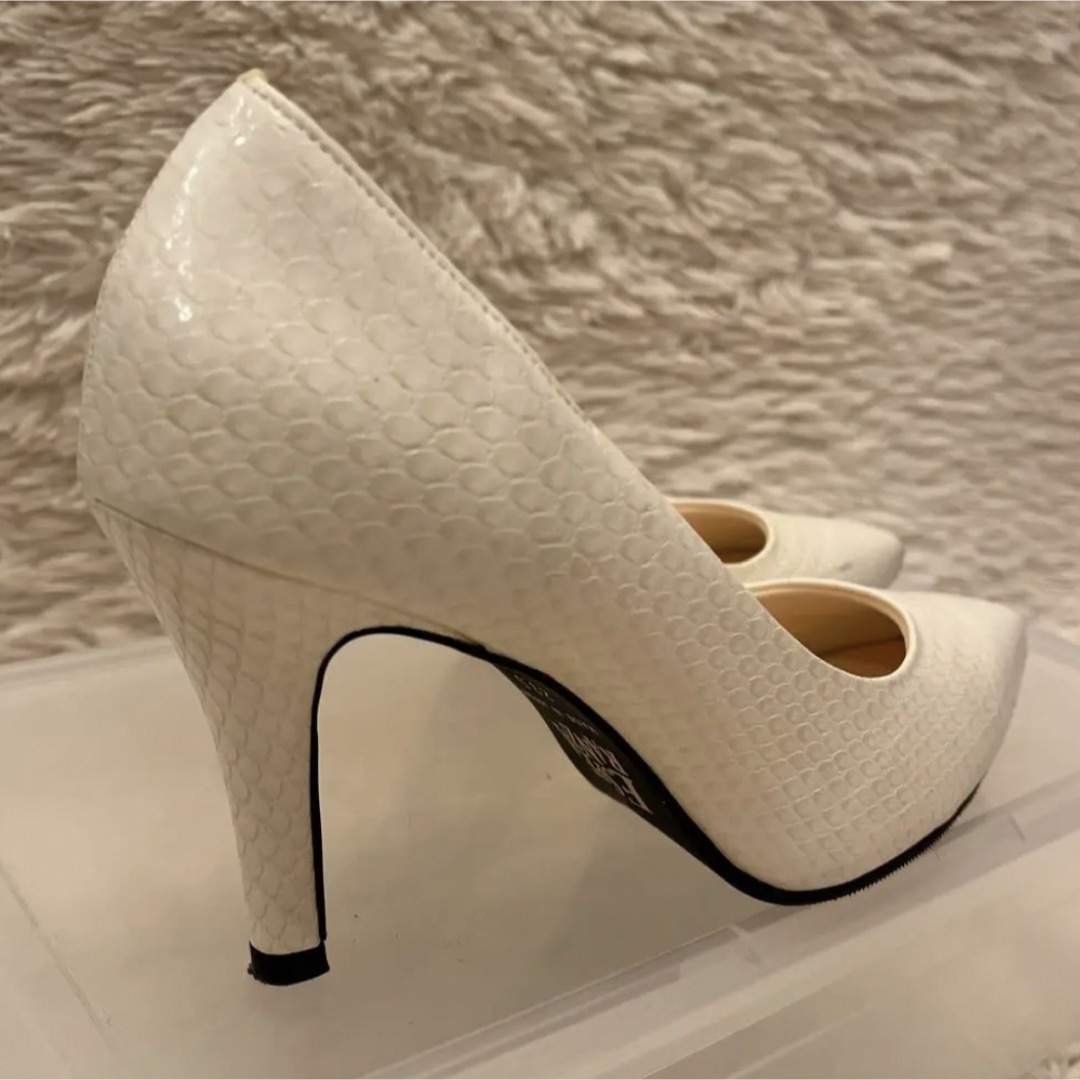 ESPERANZA(エスペランサ)の❤︎超美品❤︎白エナメルパンプス❤︎23.5cm❤︎ レディースの靴/シューズ(ハイヒール/パンプス)の商品写真