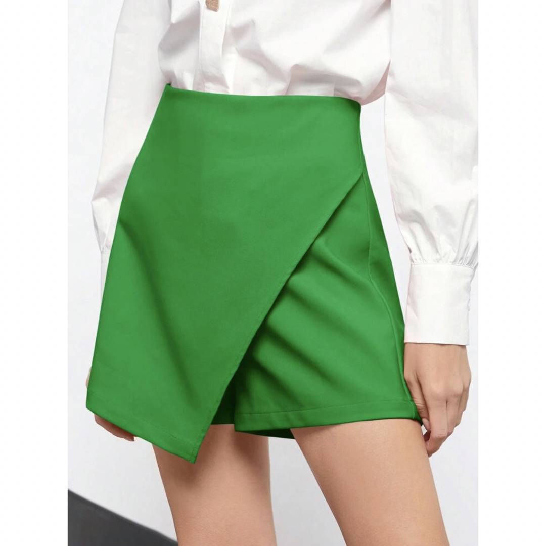 緑　グリーン　スコート　ショートパンツ　ミニスカート レディースのパンツ(ショートパンツ)の商品写真