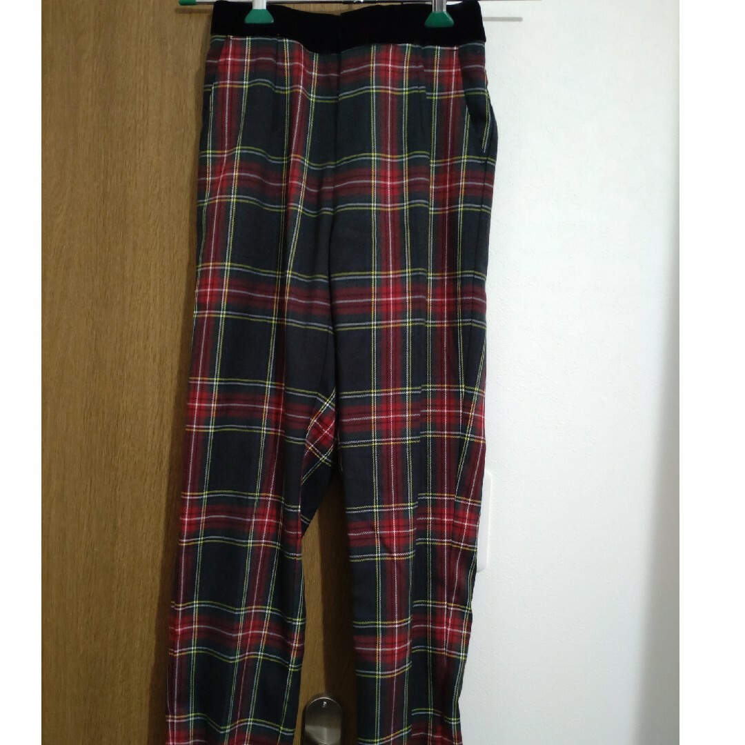 JENNE 裾ベロア付きタータンチェックパンツ　ブラック×レッド レディースのパンツ(その他)の商品写真