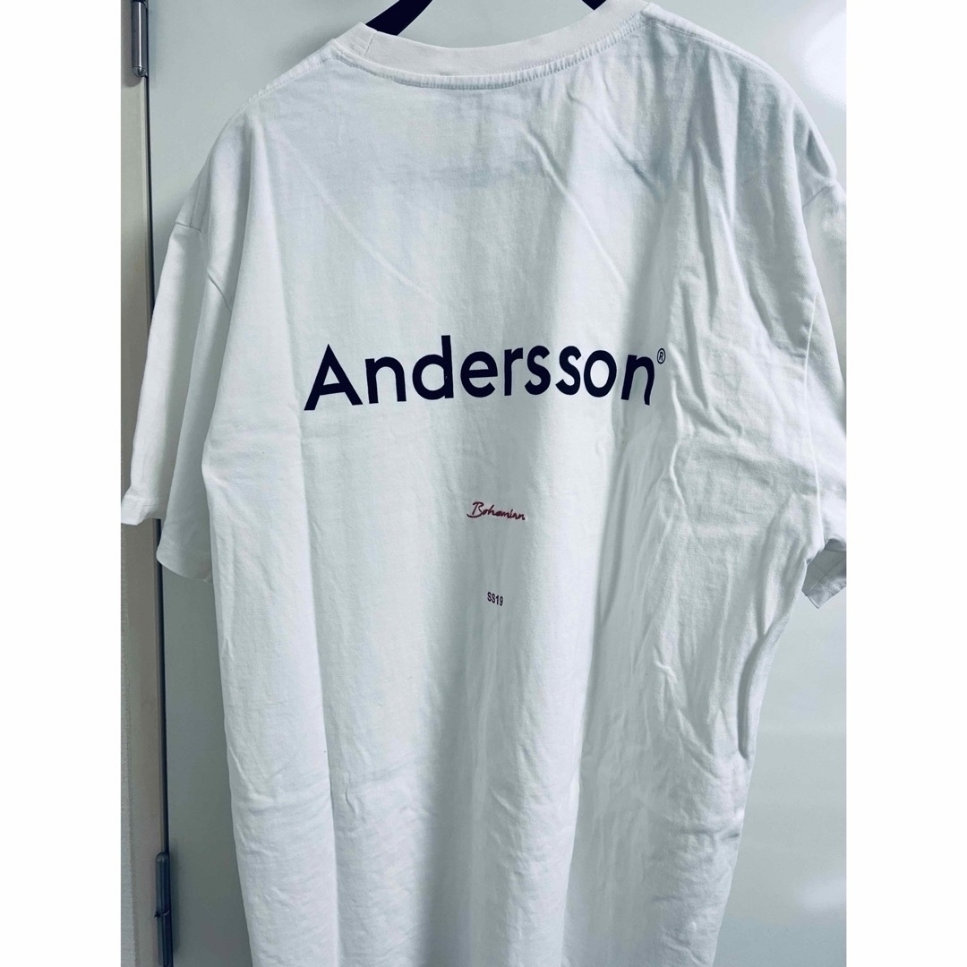 Andersson Bell(アンダースンベル)のAndersson Bell シグネチャーエンブレム Tシャツ メンズのトップス(Tシャツ/カットソー(半袖/袖なし))の商品写真