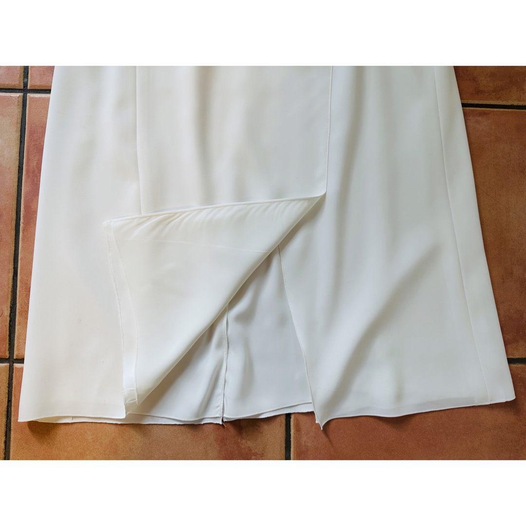 CHANEL(シャネル)のCHANEL シャネル 三角プレート スリット スカート　ホワイト レディースのスカート(ひざ丈スカート)の商品写真