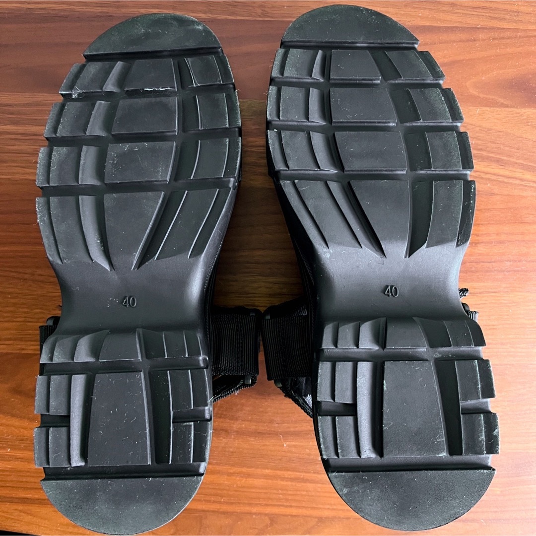 H&M(エイチアンドエム)のH&M DIVIDED 【10mほど着用】40（25.5cmくらい）厚底サンダル レディースの靴/シューズ(サンダル)の商品写真