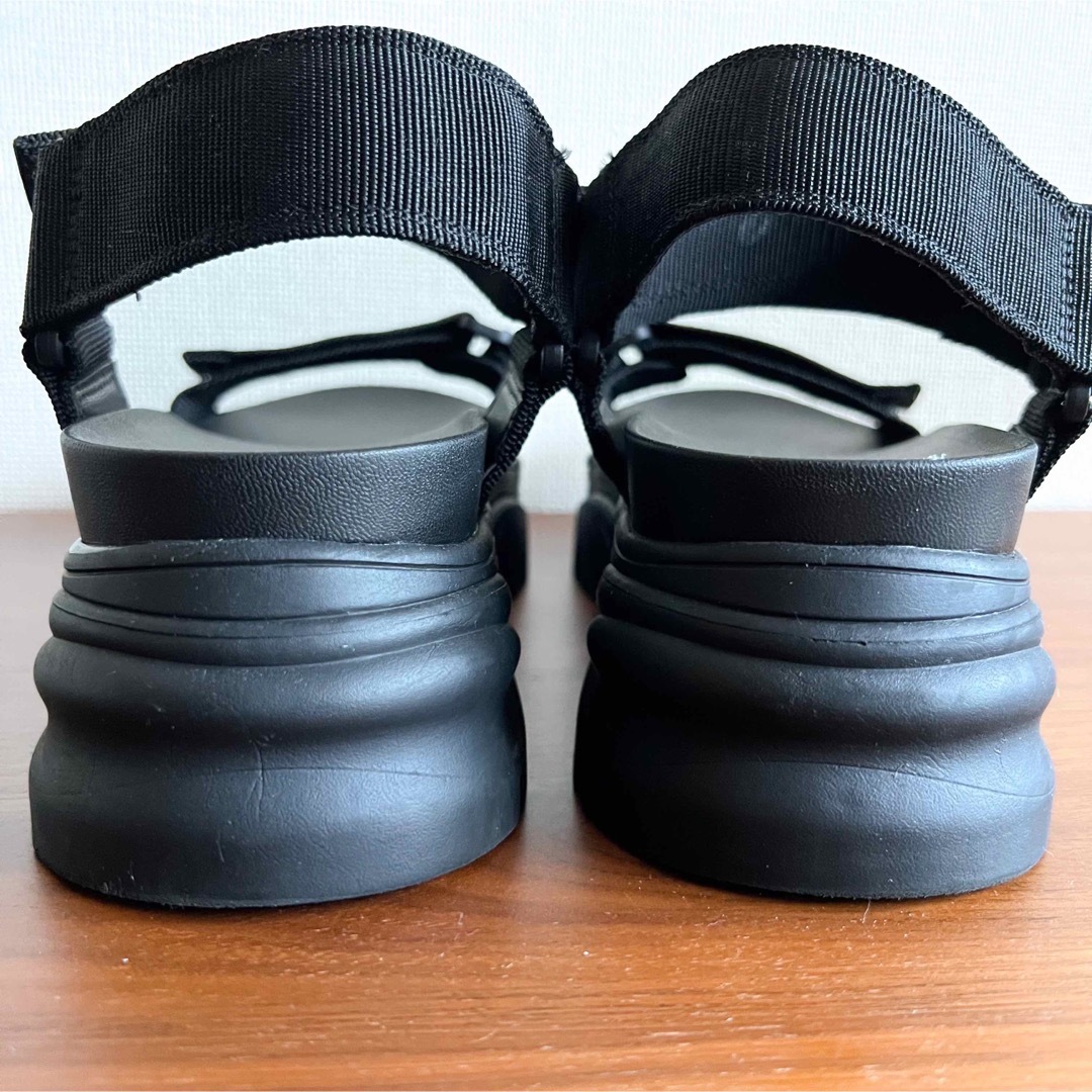 H&M(エイチアンドエム)のH&M DIVIDED 【10mほど着用】40（25.5cmくらい）厚底サンダル レディースの靴/シューズ(サンダル)の商品写真