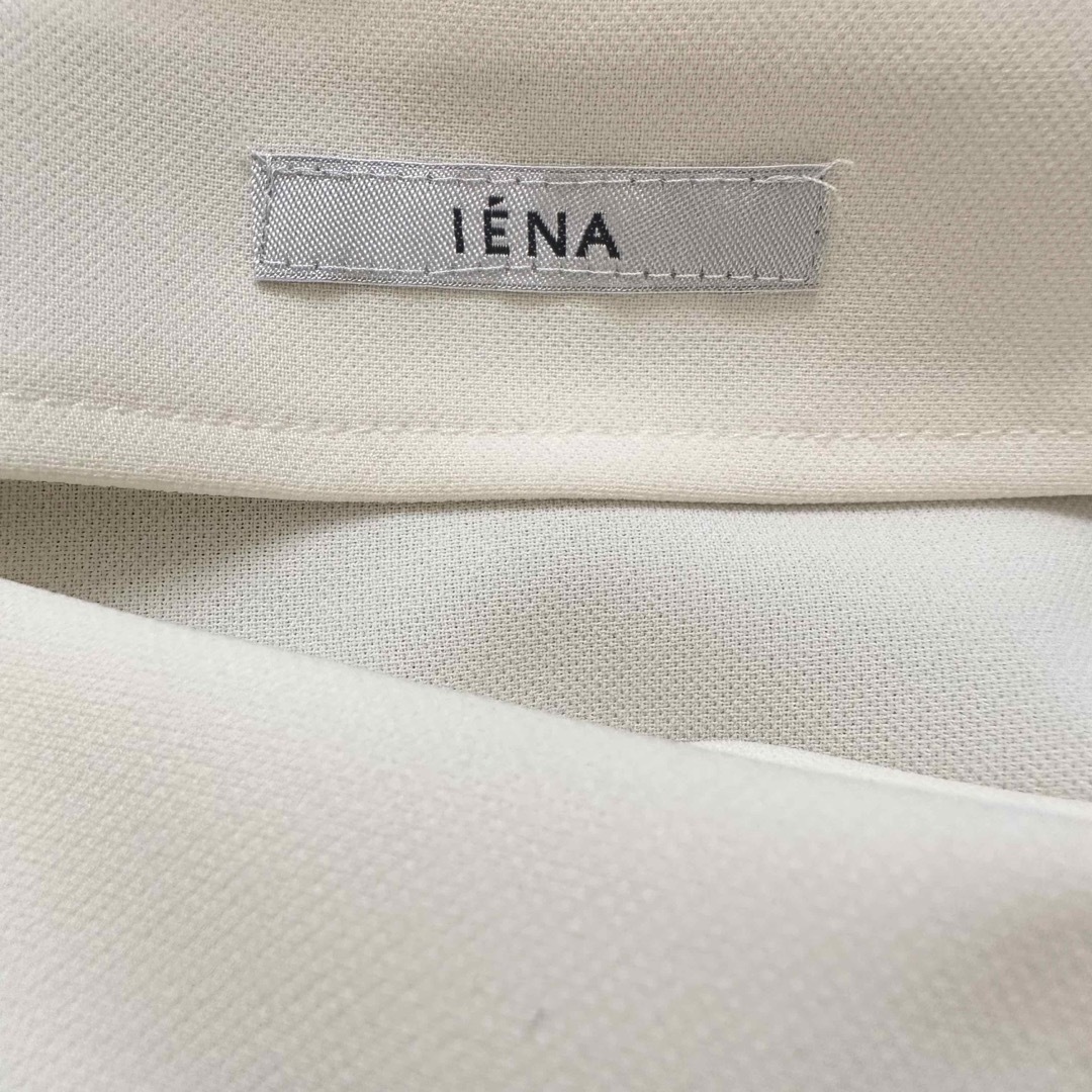 IENA(イエナ)のIENA イエナ　ノースリーブ　カットソー　ブラウス　白 レディースのトップス(シャツ/ブラウス(半袖/袖なし))の商品写真