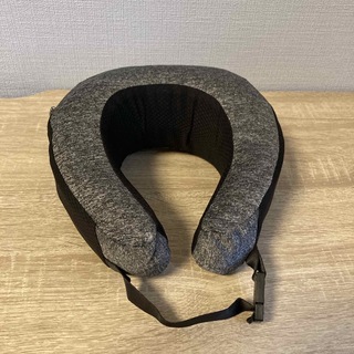 [ほぼ新品]モバイルピロー 低反発ネックピロー 旅行用品  首枕　携帯枕(旅行用品)