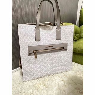 マイケルコース(Michael Kors)の【最大値下げ中】マイケルコーストートバッグ(トートバッグ)