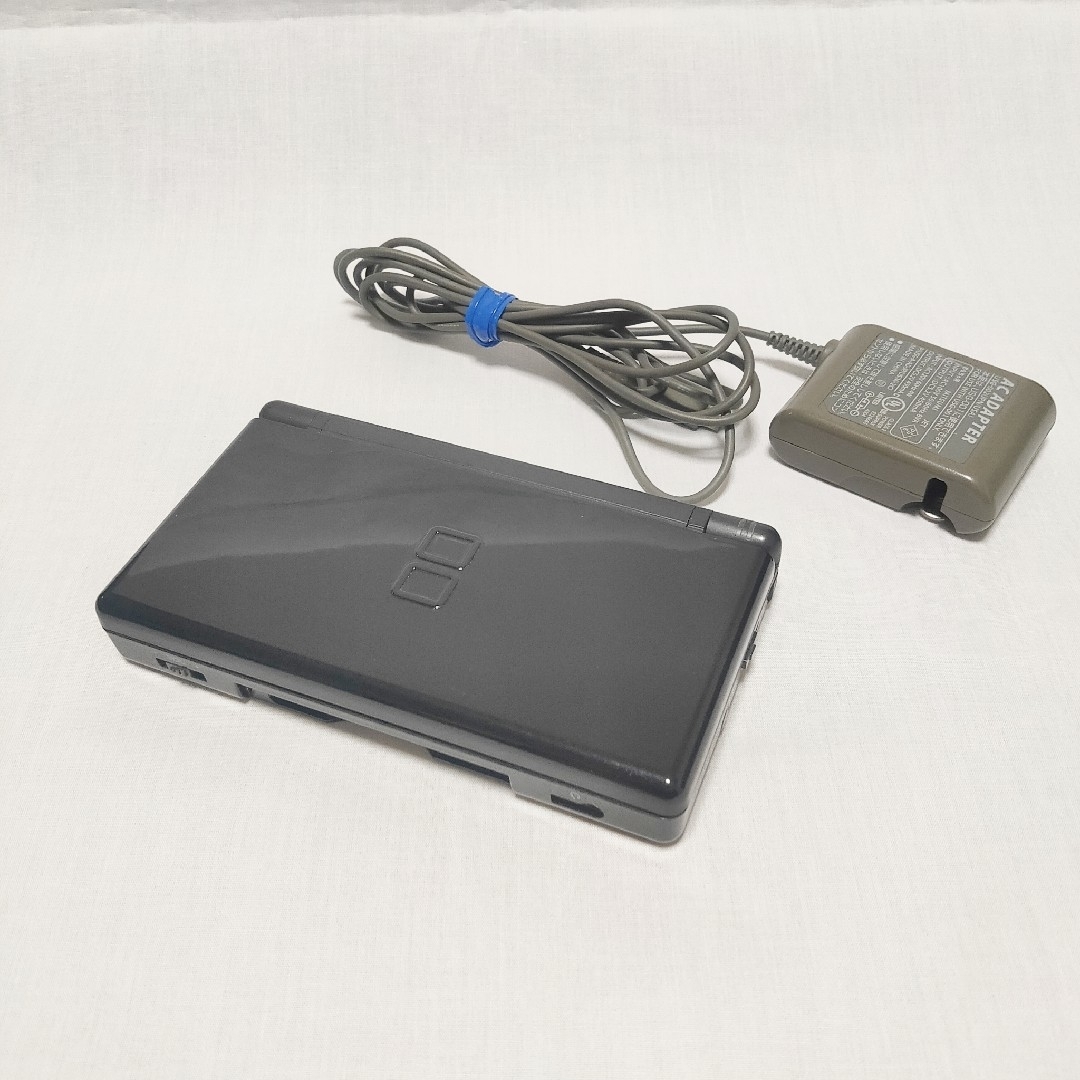 ニンテンドーDS(ニンテンドーDS)のNINTENDO DS Lite　ブラック エンタメ/ホビーのゲームソフト/ゲーム機本体(携帯用ゲーム機本体)の商品写真